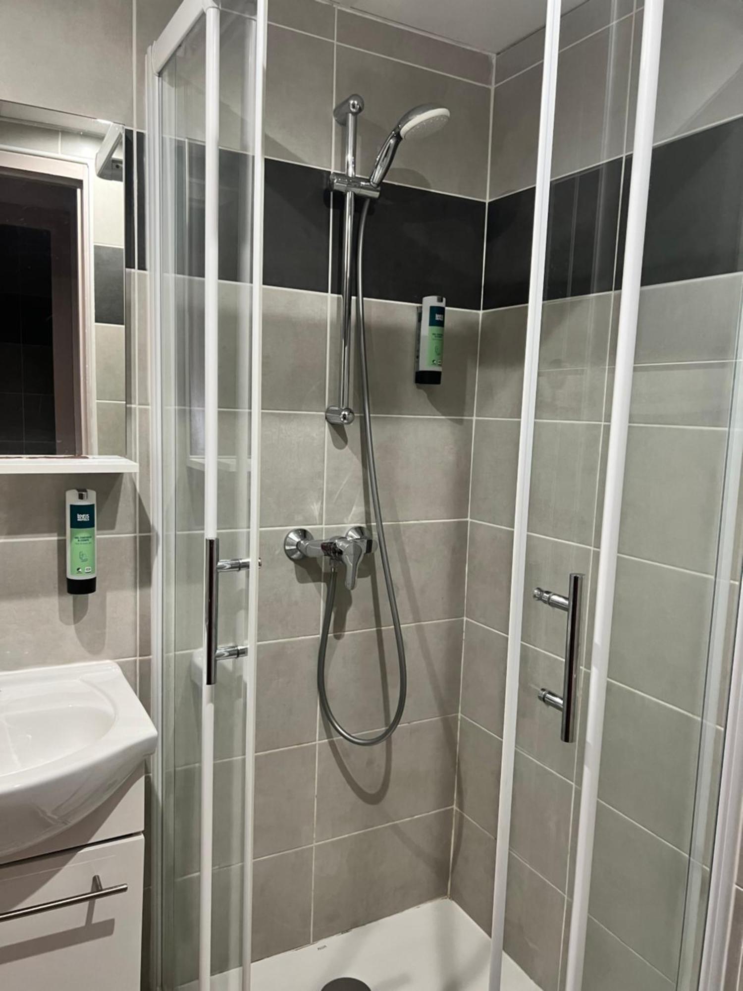 פור-א-נובל Logis Hotel & Restaurant Mediterranee מראה חיצוני תמונה