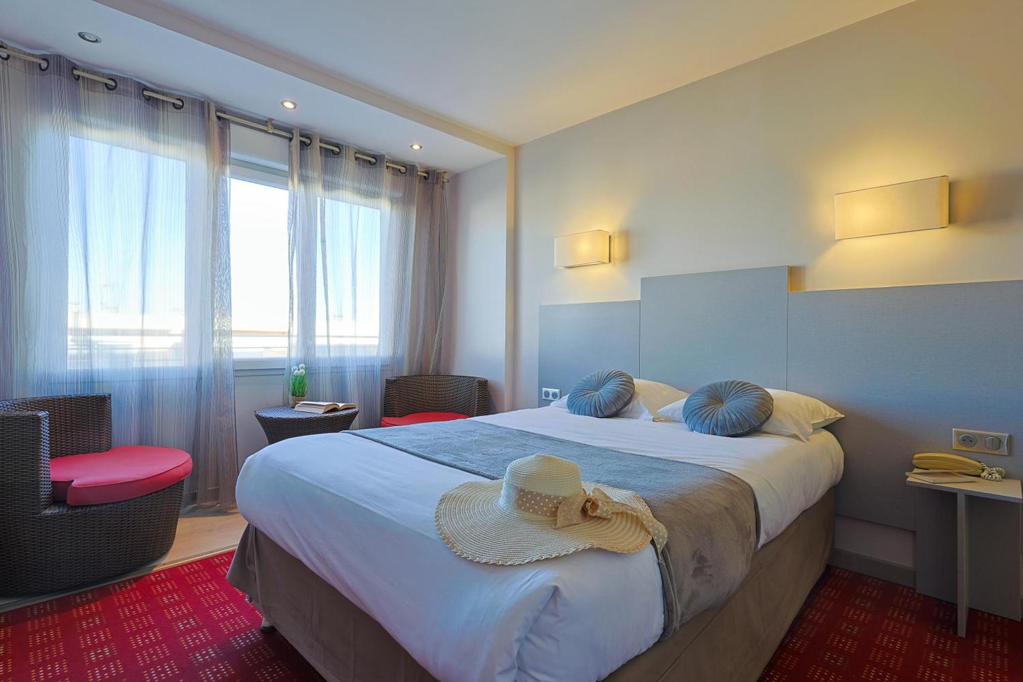 פור-א-נובל Logis Hotel & Restaurant Mediterranee מראה חיצוני תמונה