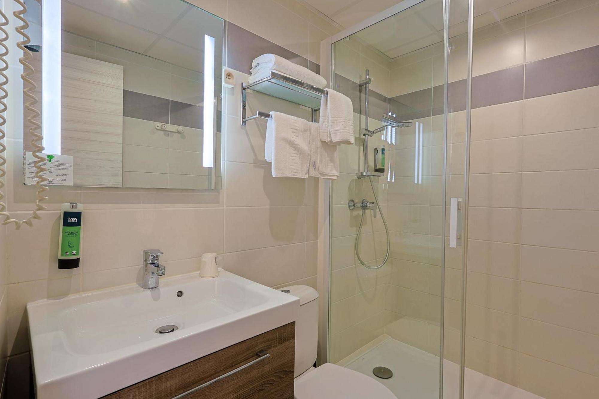 פור-א-נובל Logis Hotel & Restaurant Mediterranee מראה חיצוני תמונה