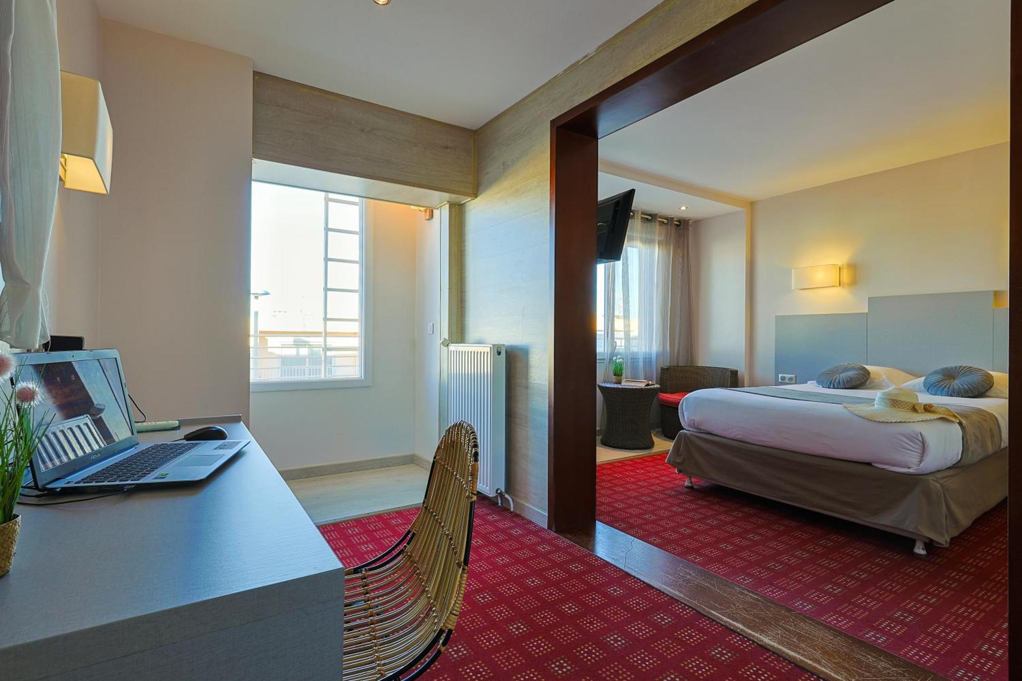 פור-א-נובל Logis Hotel & Restaurant Mediterranee מראה חיצוני תמונה