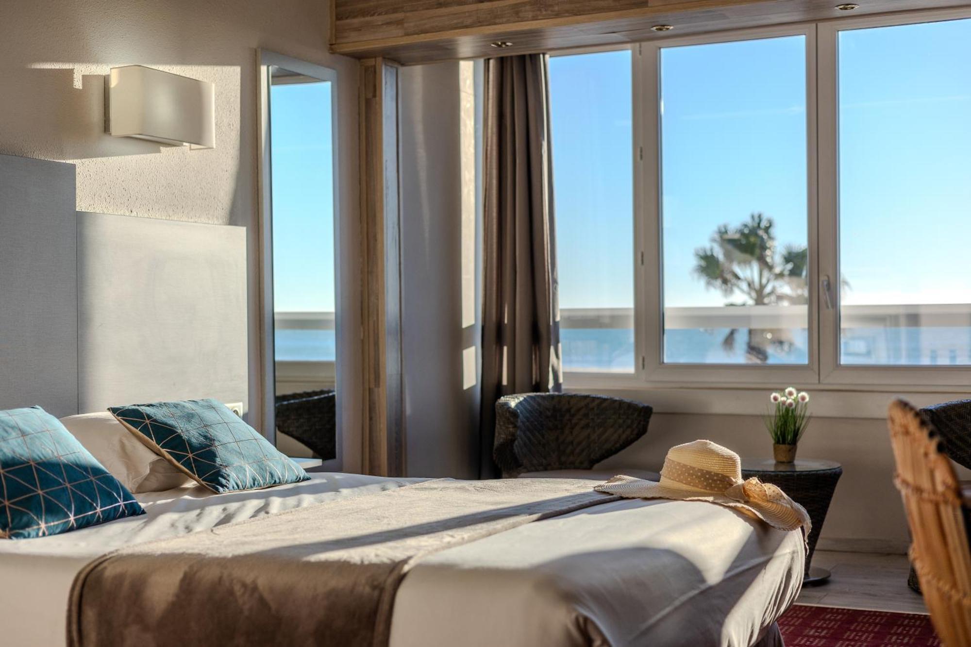 פור-א-נובל Logis Hotel & Restaurant Mediterranee מראה חיצוני תמונה