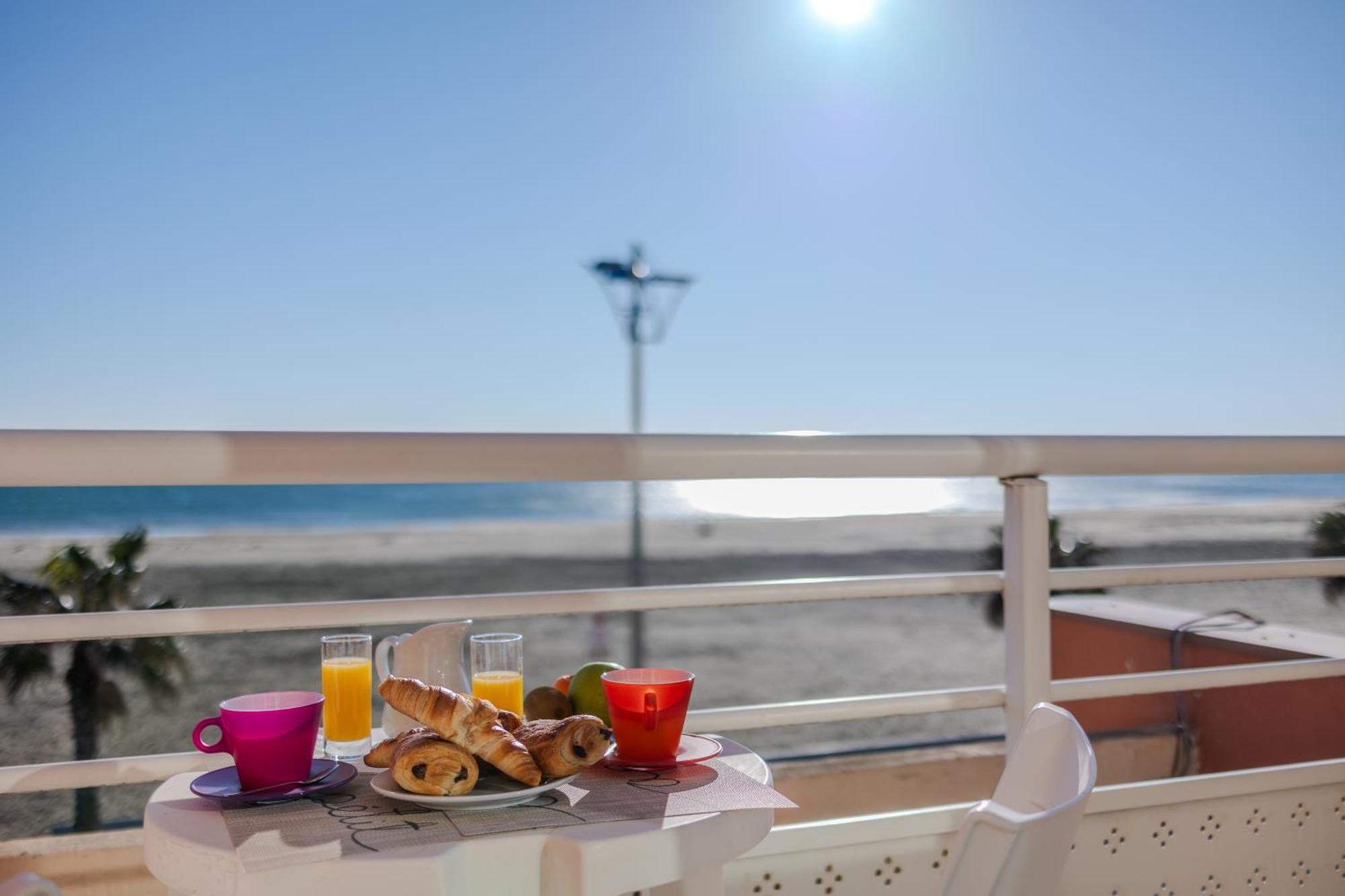 פור-א-נובל Logis Hotel & Restaurant Mediterranee מראה חיצוני תמונה