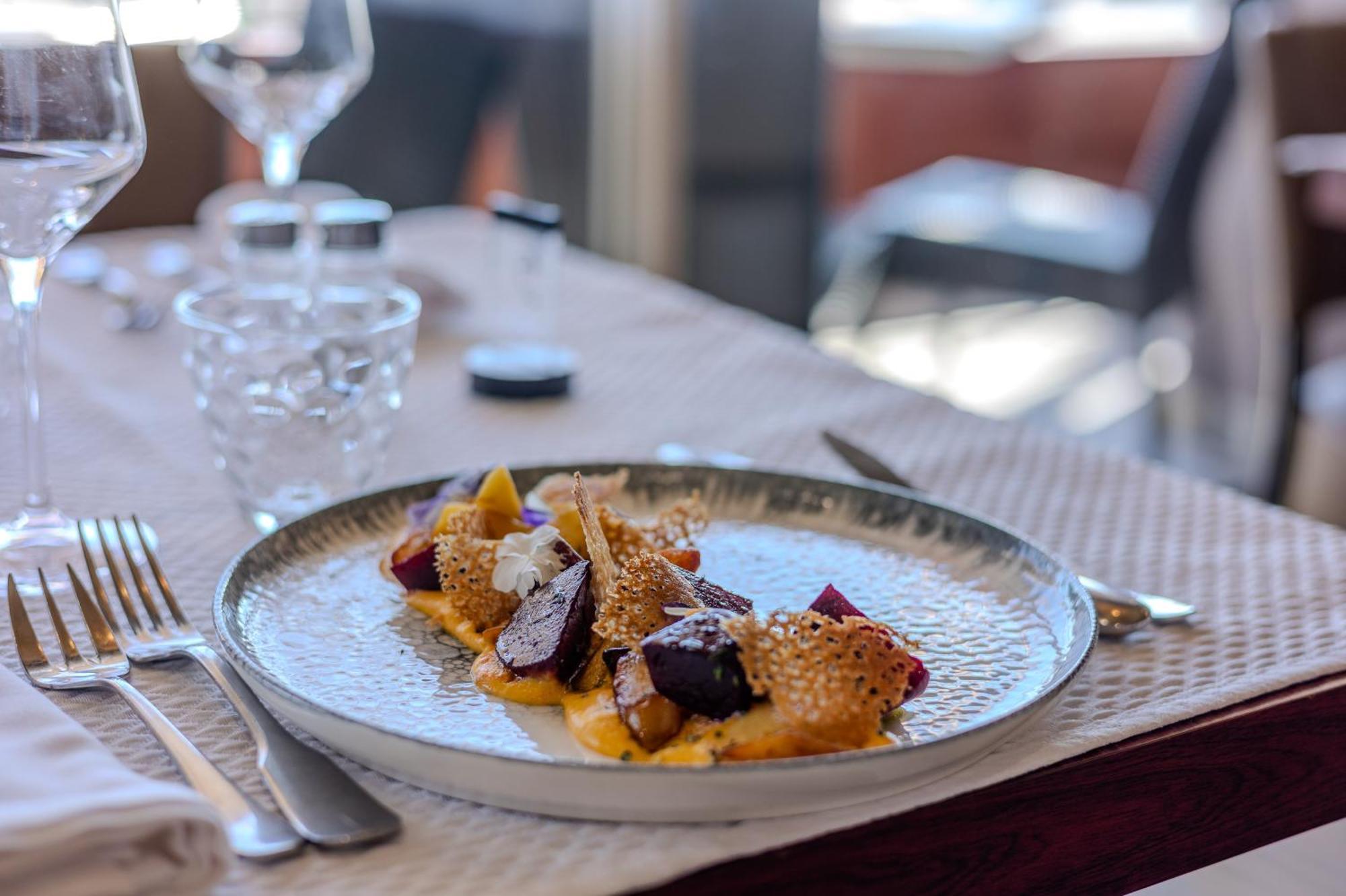 פור-א-נובל Logis Hotel & Restaurant Mediterranee מראה חיצוני תמונה