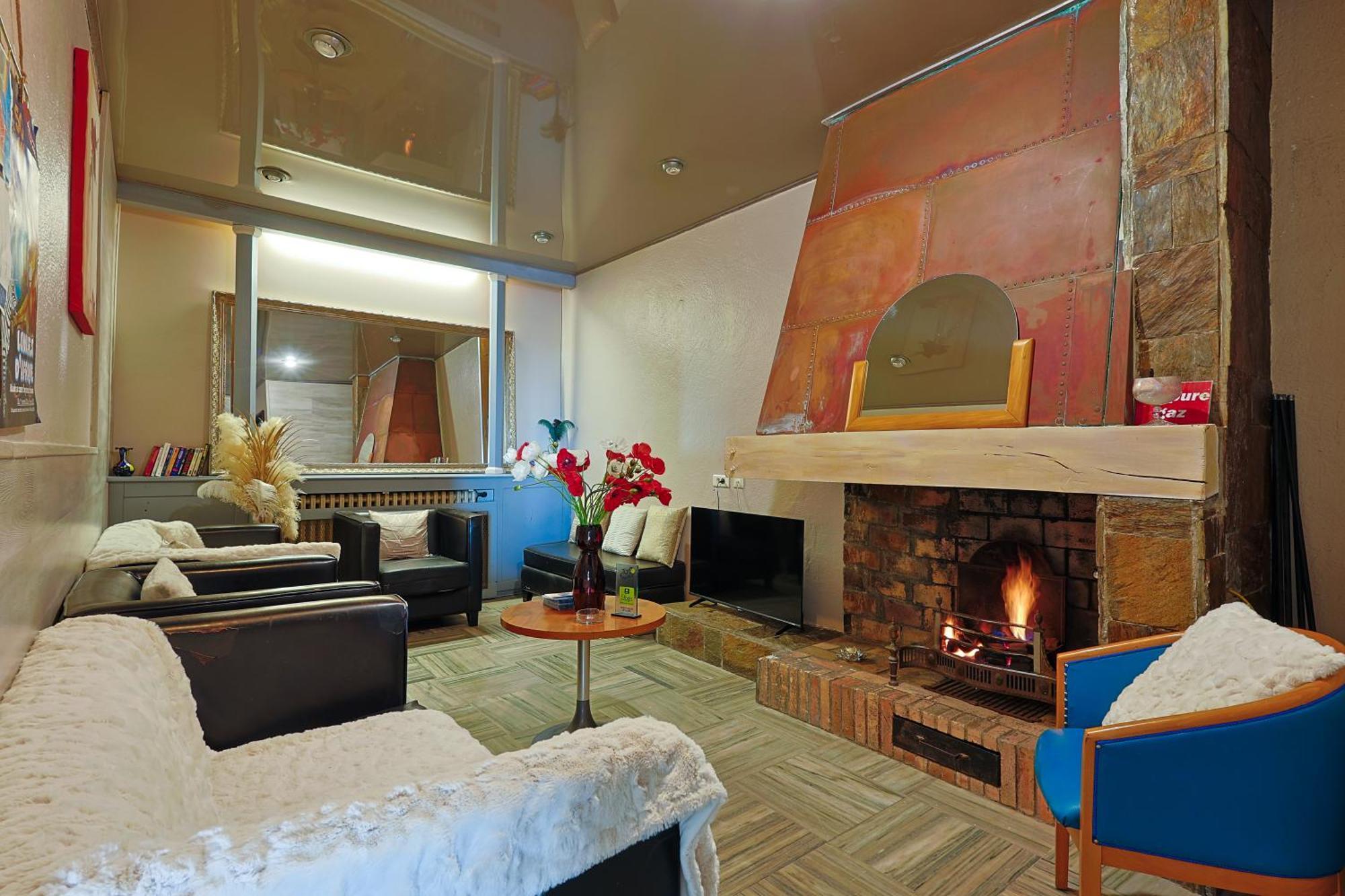 פור-א-נובל Logis Hotel & Restaurant Mediterranee מראה חיצוני תמונה